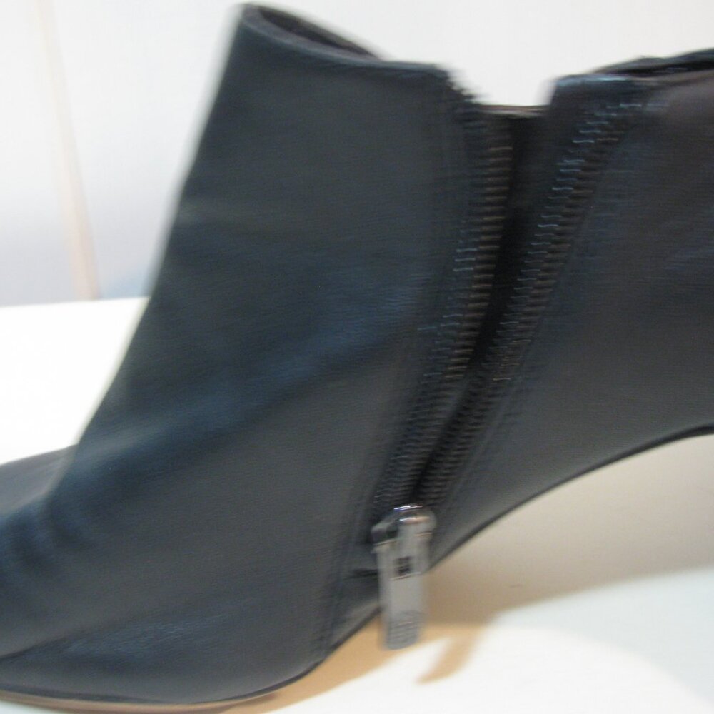 ** Vince Camuto Ankle Boots 9M Booties Zip Up Black Leather Excellent - Picture 5 of 10